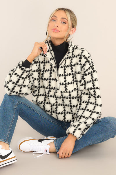 Don't Bother Black & White Houndstooth Pullover